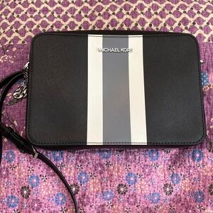Michael Kors Jet set cross body bag